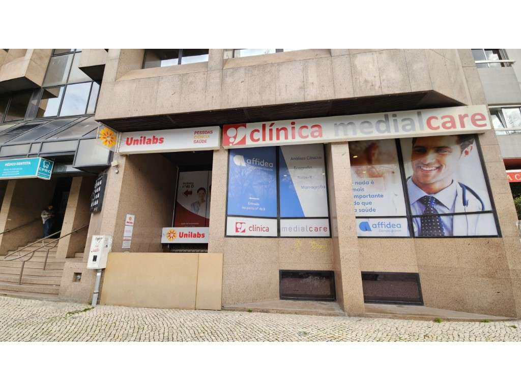 Loja com 624m2 - Para investimento - Campo Grande, Lisboa-1