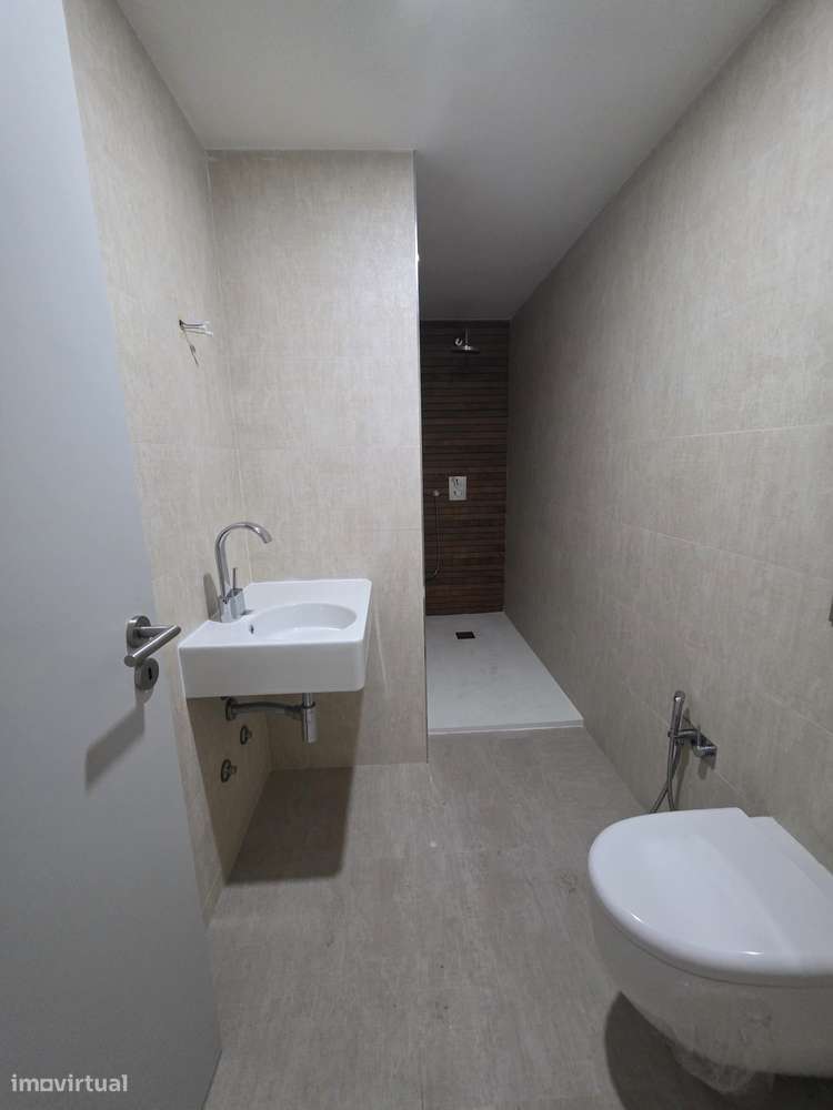 Apartamento T2 | Novo | Jardim Privativo | Batalha-17