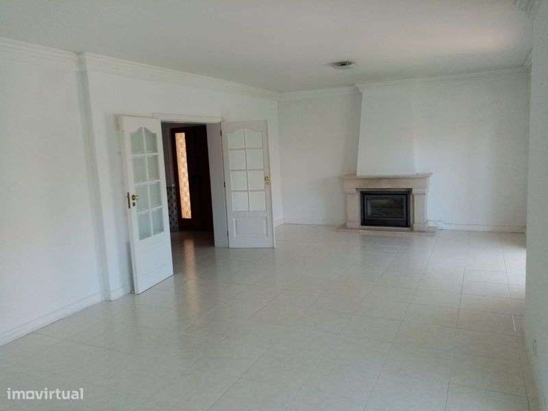 Moradia T-4 Piscina/ Ginásio - Grande imagem: 4/12