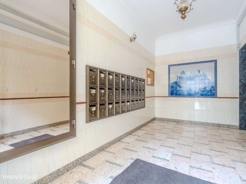 Apartamento T2 no Cacém com Arrecadação | Junto à Estação-23