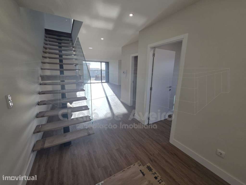 Moradia unifamiliar geminada T3, de 2 pisos, com garagem, anexos e ...-36