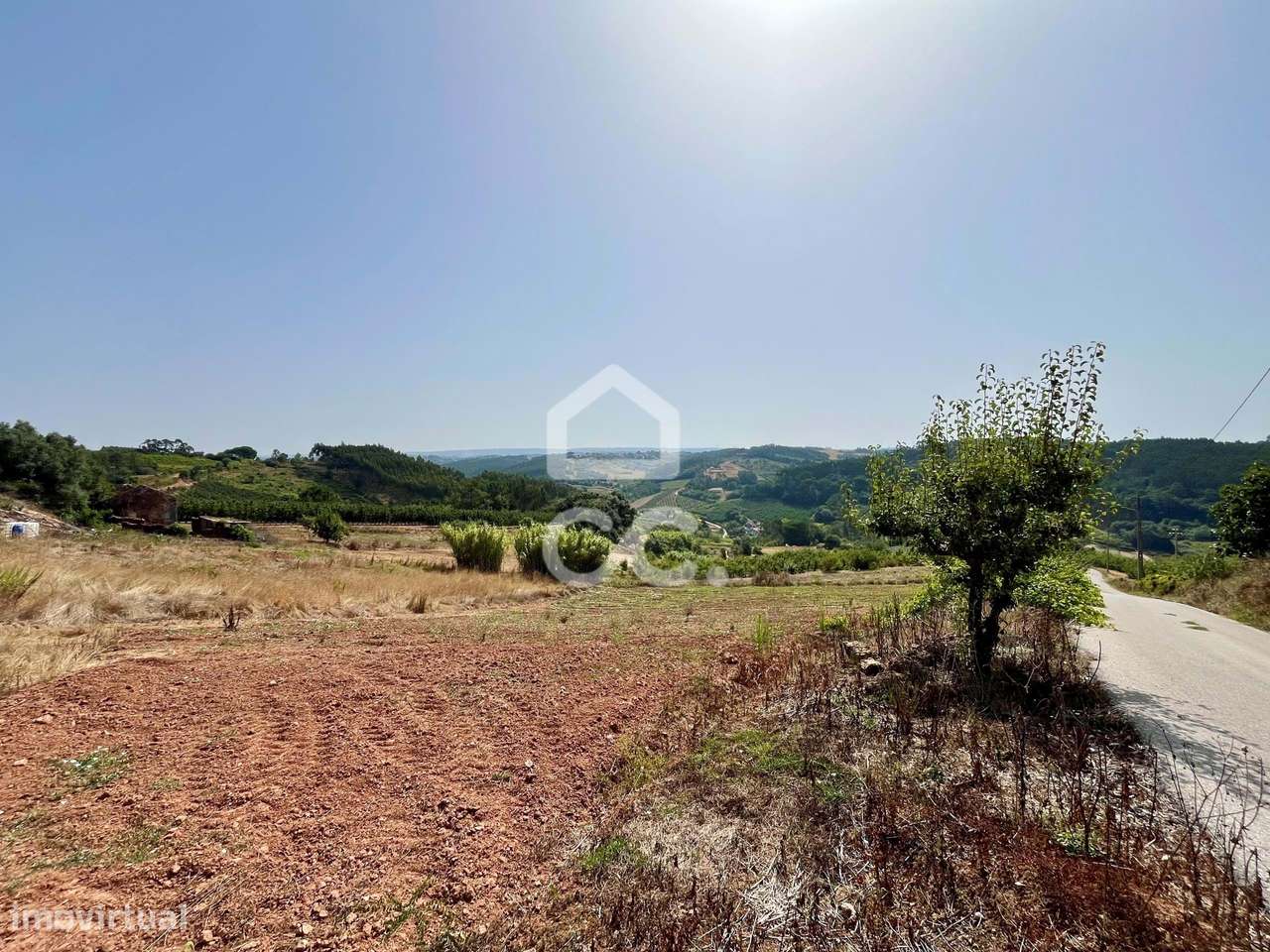 Propriedade mista com ruína e terreno fértil,  localizada nas Antas-19