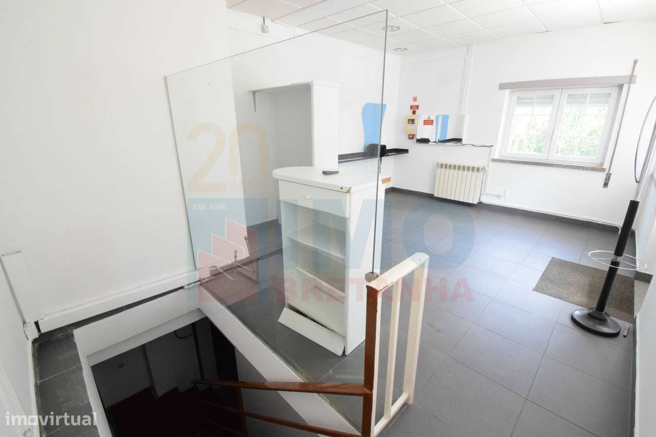 Espaço Comercial de 3 Pisos com Potencial para Habitação - Jardim do L - Grande imagem: 4/23