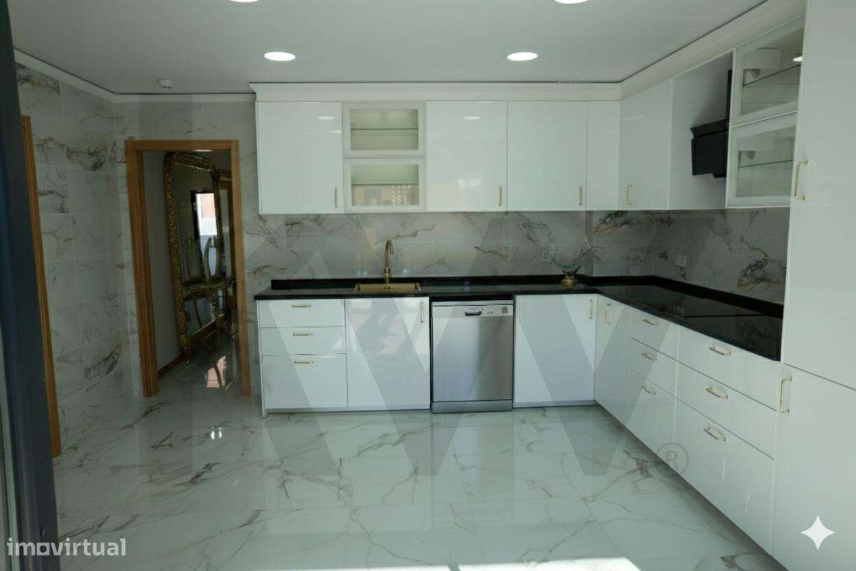 Luxo e exclusividade em Famões com vista sob Lisboa-17