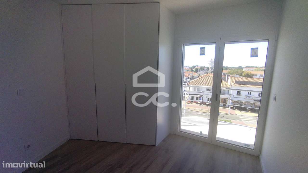 Apartamento tipo T-1+1 com terraço no centro de Pataias!-12