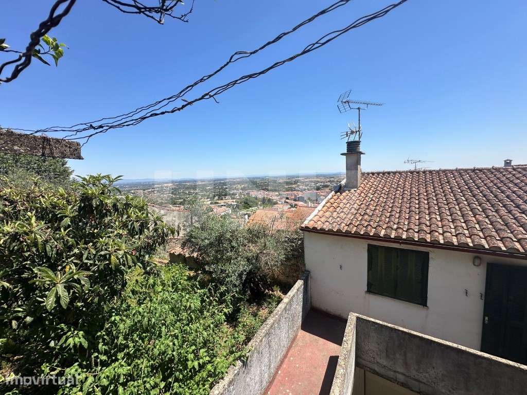 Apartamento T4 com Terraço e Logradouro - Zona Histórica-24