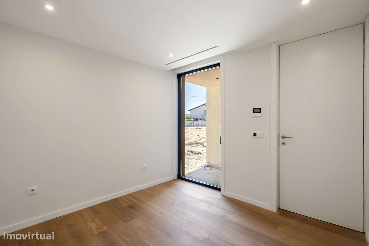 Moradia T3 de Luxo com 3 Suítes, Escritório e Piscina-20