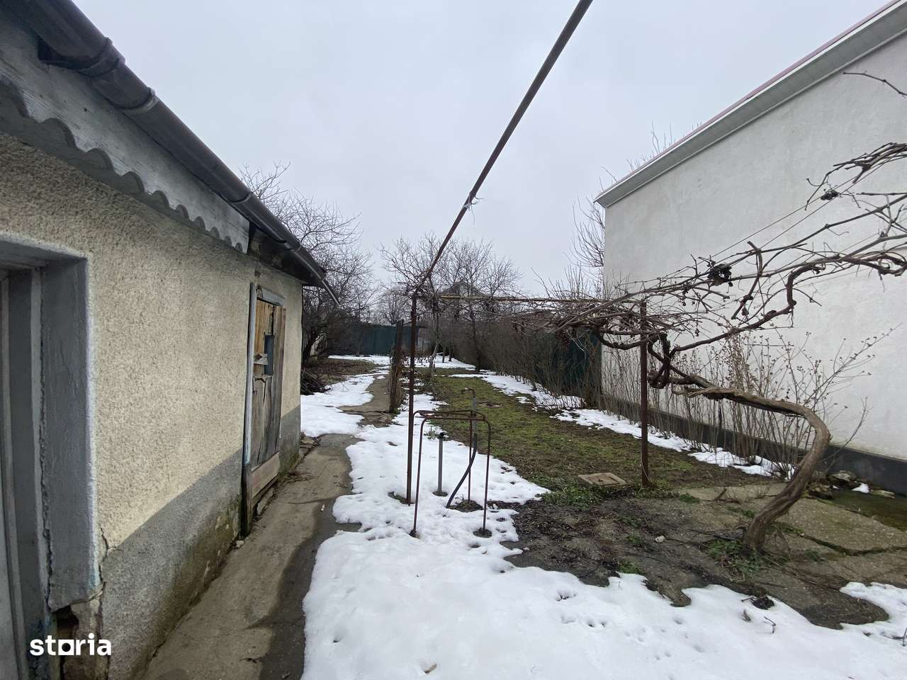 Casa, construită 2004, preț 120000€ zona f buna-14