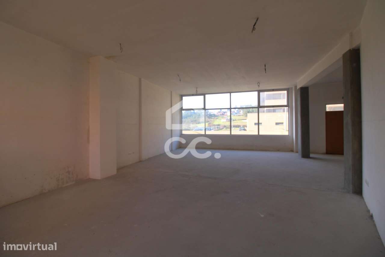 Loja no centro da cidade com garagem privada, com excelente potencial - Grande imagem: 4/13