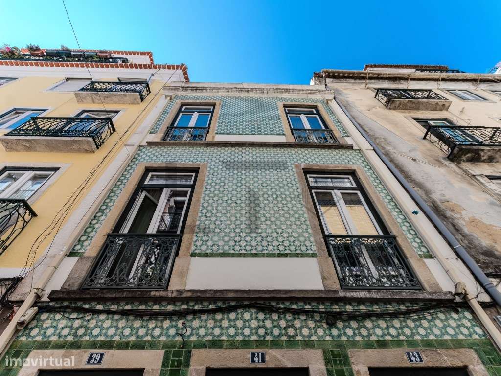 Prédio de Alojamento Local Reabilitado com 7 Unidades + Loja no Bai... - Grande imagem: 2/13