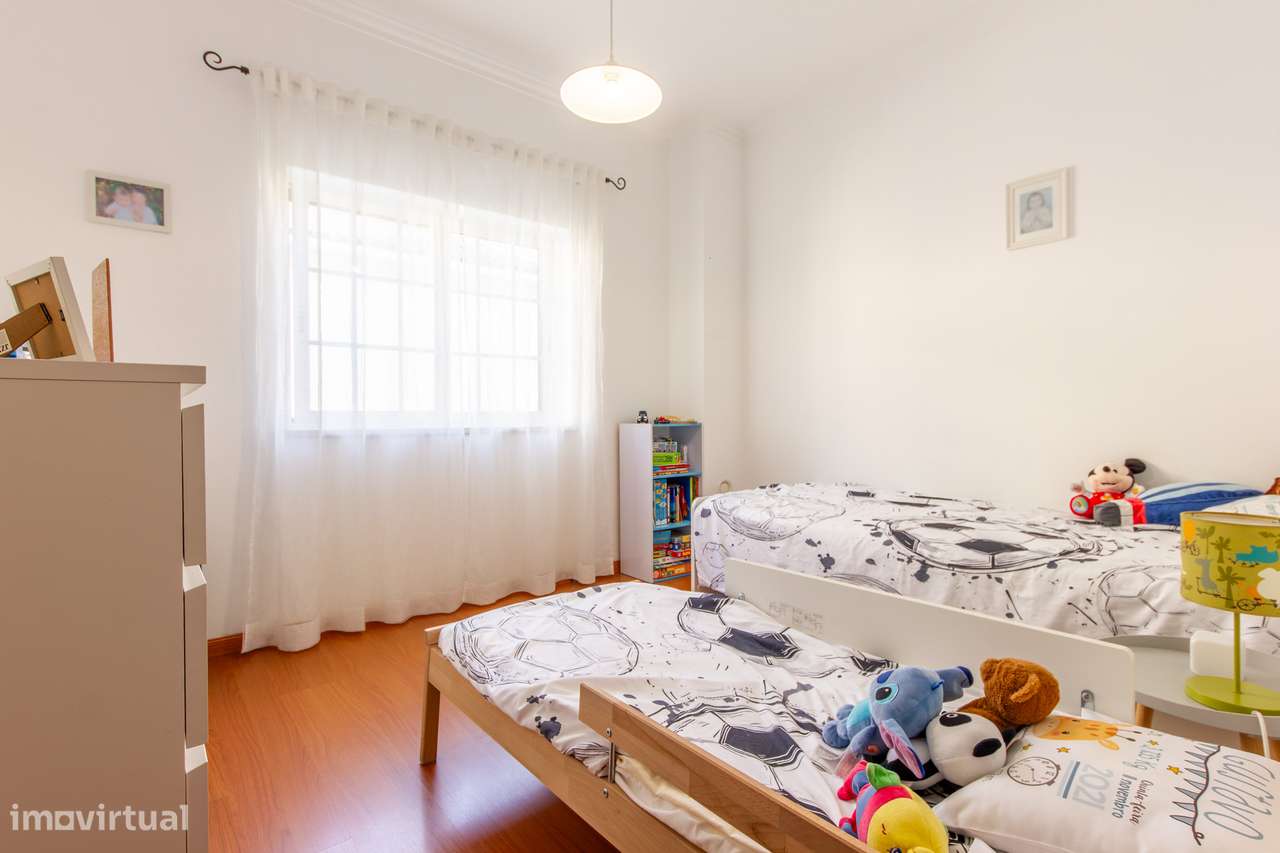 Quinta do Conde – Moradia Geminada de 4 assoalhadas c/ garagem-7