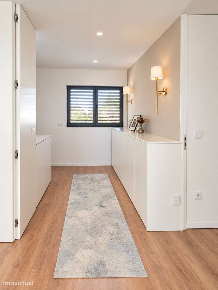 Moradia T3+1 com Jardim e Garagem em Vila Nova-7