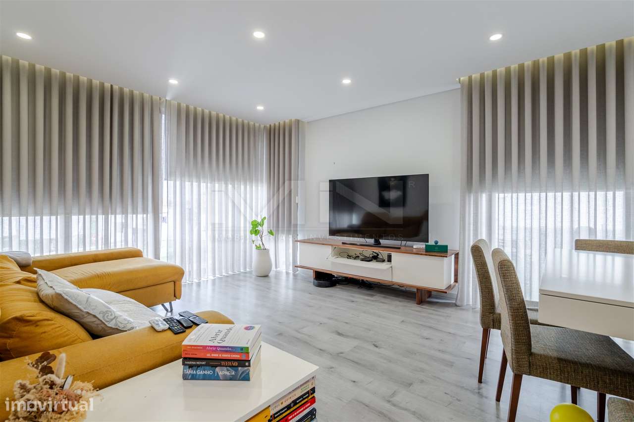 Moradia T4 de 4 Frentes: Elegância e Versatilidade a 2km do Freixo-5