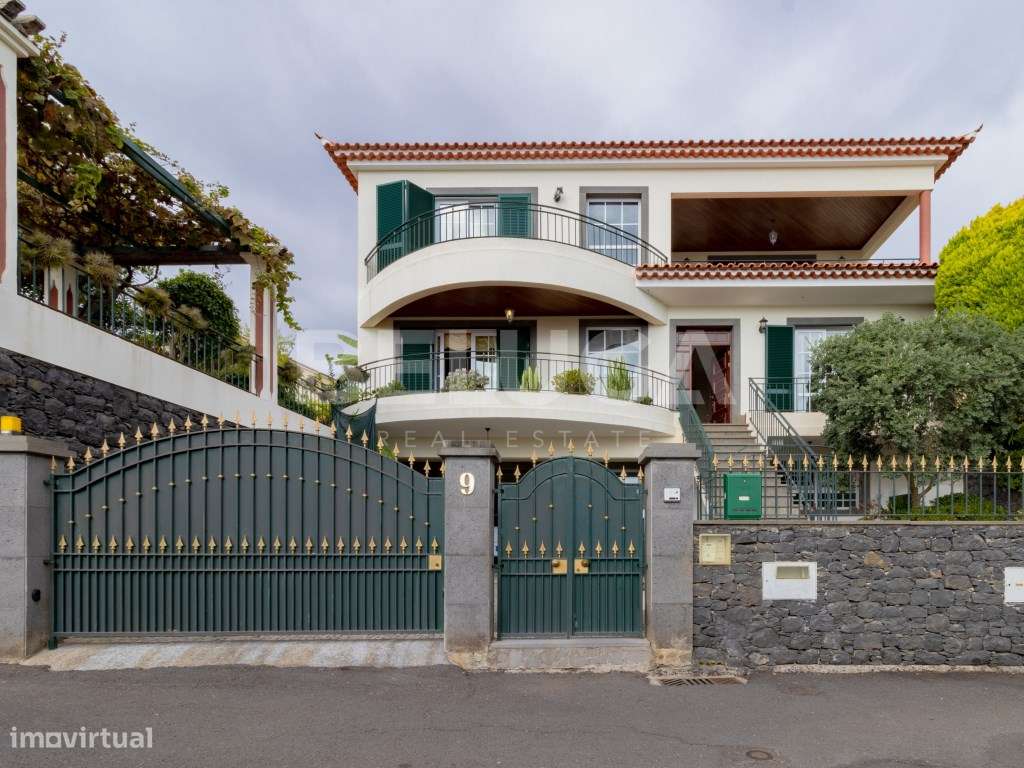 MORADIA T4 COM QUINTAL || URBANIZAÇÃO 'QUINTA DO FAIAL' (FUNCHAL)-3