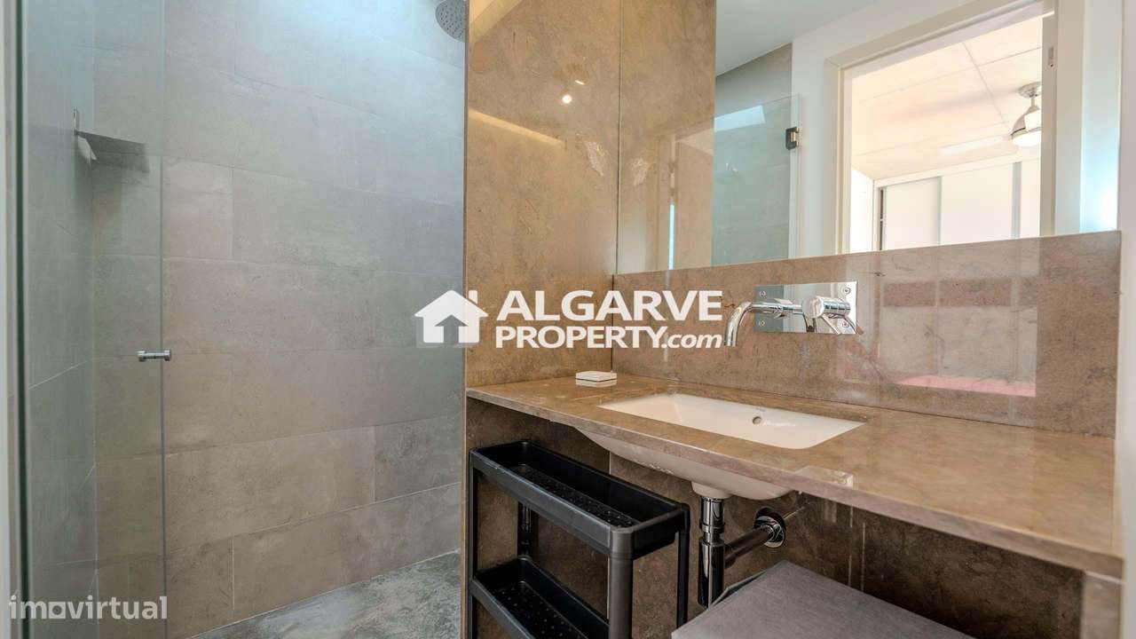 Moderna Moradia T4 com Piscina e Jardim em Almancil-16