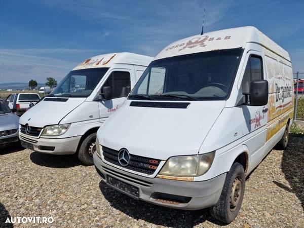 Dezmembrez/Dezmembrari Mercedes Benz Sprinter 208 2.2 - 2