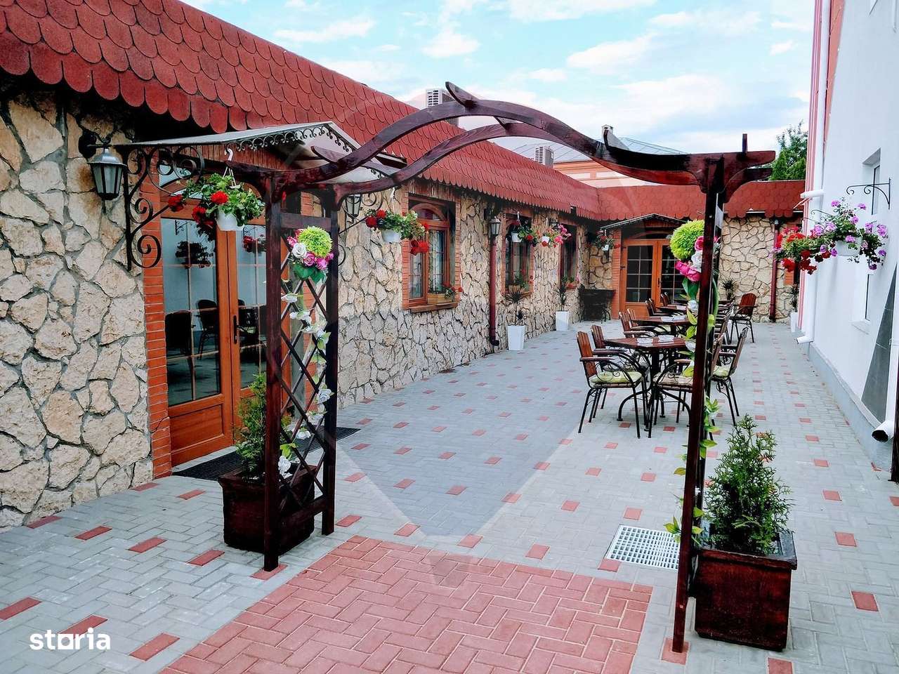 Spațiu comercial de 350 mp de vânzare în zona Piața Centrală Galați - Imagine principală: 1/6