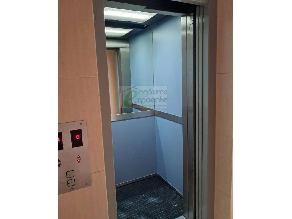 Arrenda-se Apartamento T3 - 4º andar - Com elevador T. Novas - Grande imagem: 4/11