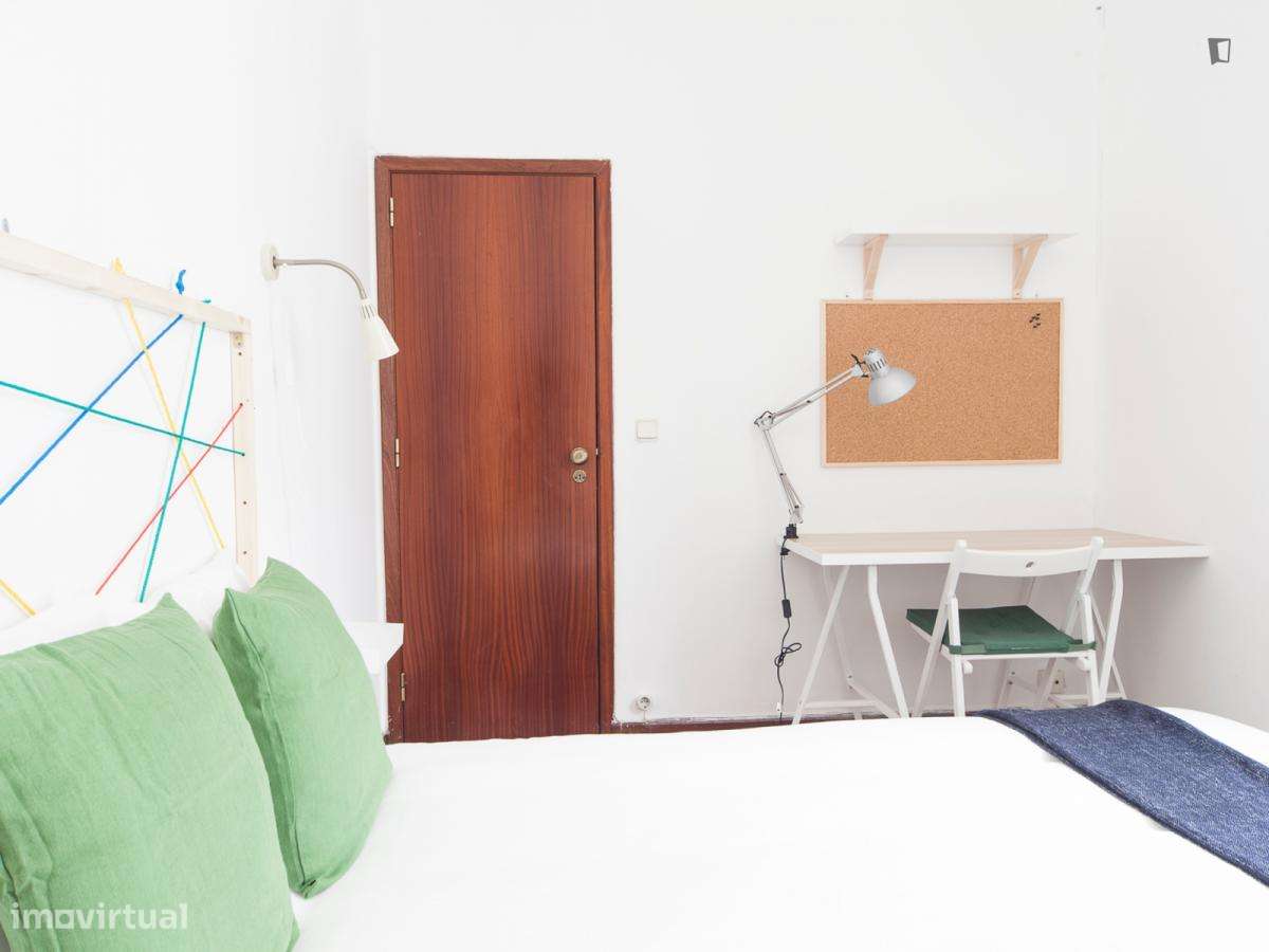 Quarto - localizado em Anjos Lisbon - Grande imagem: 4/10