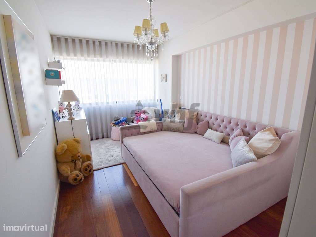 Apartamento T5 localizado no condomínio Jardim das Camélias - Gaia/...-13