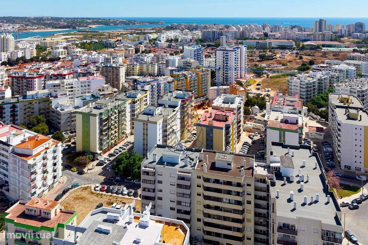 Apartamento T2 com Garagem e Elevador — Portimão-41