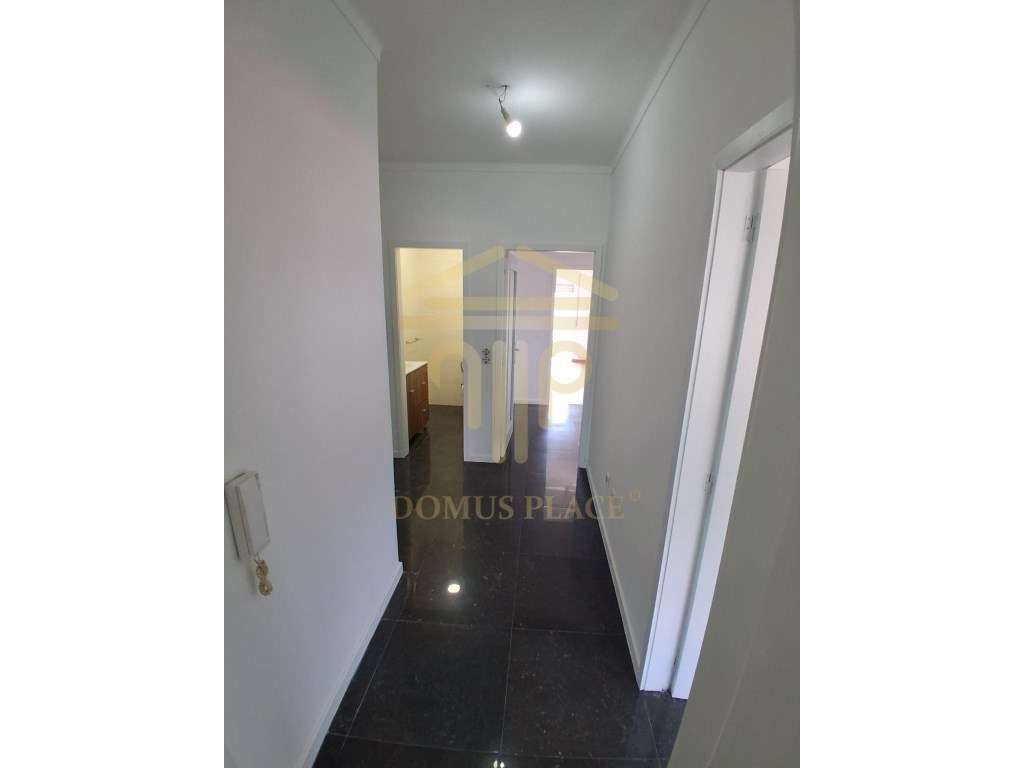 Apartamento T3 Renovado com 3 Frentes, Varandas e Garagem em Fânzer...-11