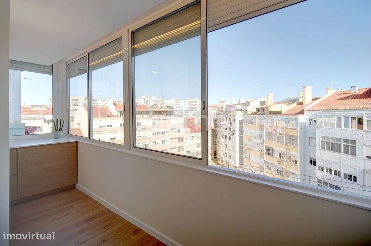 Apartamento T2, totalmente renovado, no coração de Benfica - Grande imagem: 4/27
