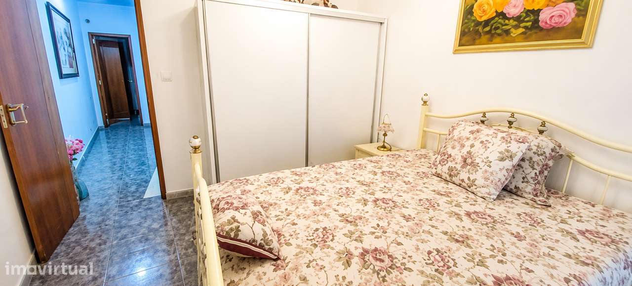 Moradia  T2 constituída por 2 pisos com quintal e terraços-2
