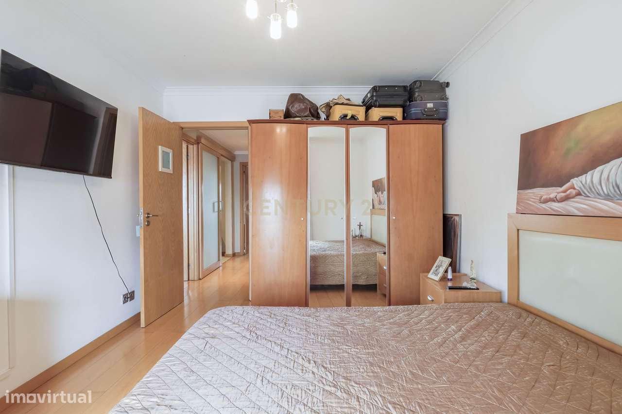 Apartamento T3 em Aguas Santas com Suite e garagem-12