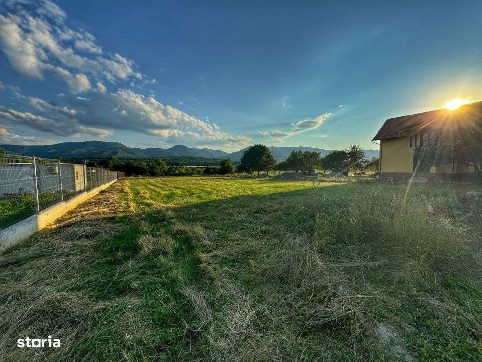 Teren Intravilan-Utilitati La drum-2400mp - Imagine principală: 4/9