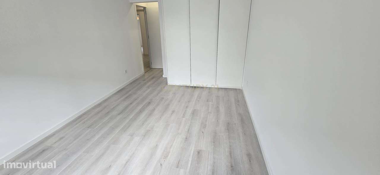 T3 em Almada com logradouro/ Excelente Localização-11