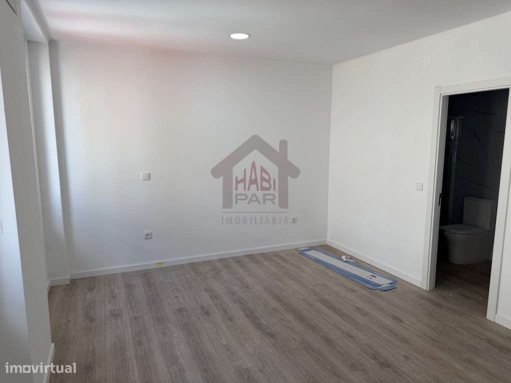 Excelente Moradia Renovada Centro Histórico de Salvaterra de Magos-33