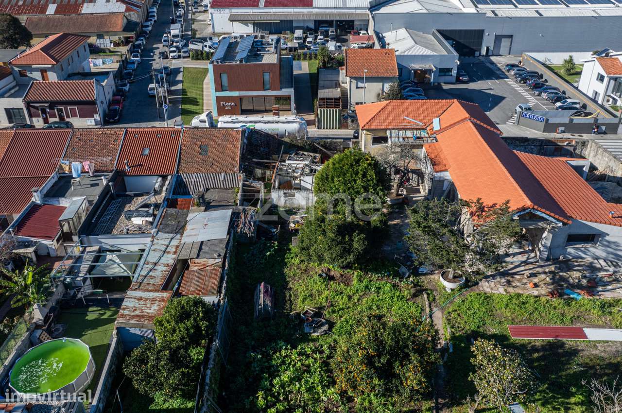 Moradia e terreno para construção na Rua de Recarei - Leça do Balio - Grande imagem: 3/22