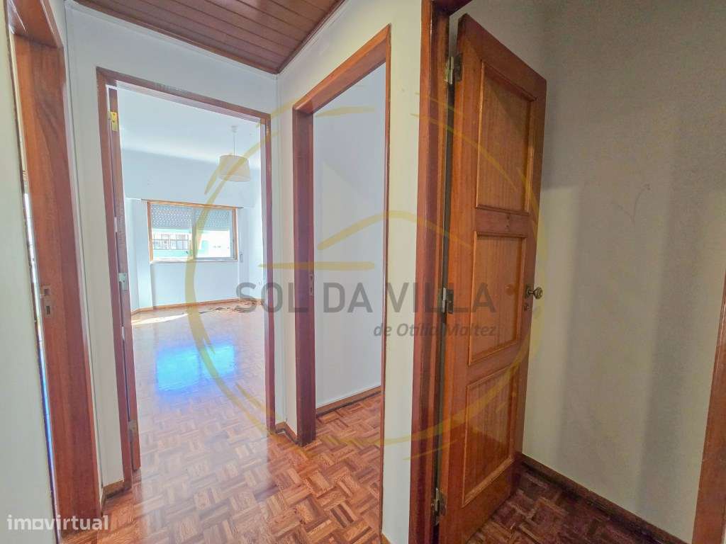 Apartamento T3 com 3 varandas - Laranjeiro, Almada - 310.000€-9