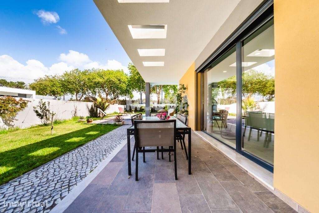 Moradia T3 Premium com Piscina, Jacuzzi e Design Contemporâneo na Foz-39