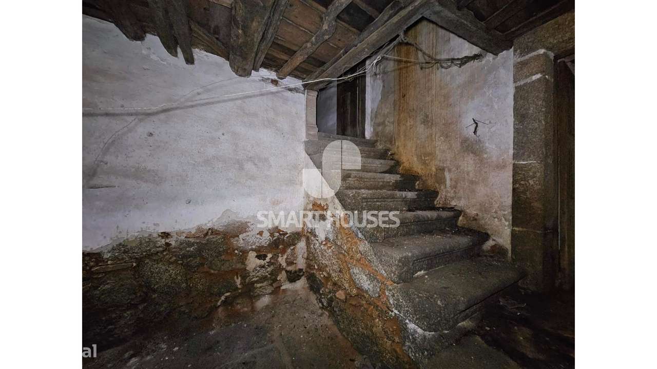 Solar em Ázere p/ reconstruir - Grande imagem: 3/6