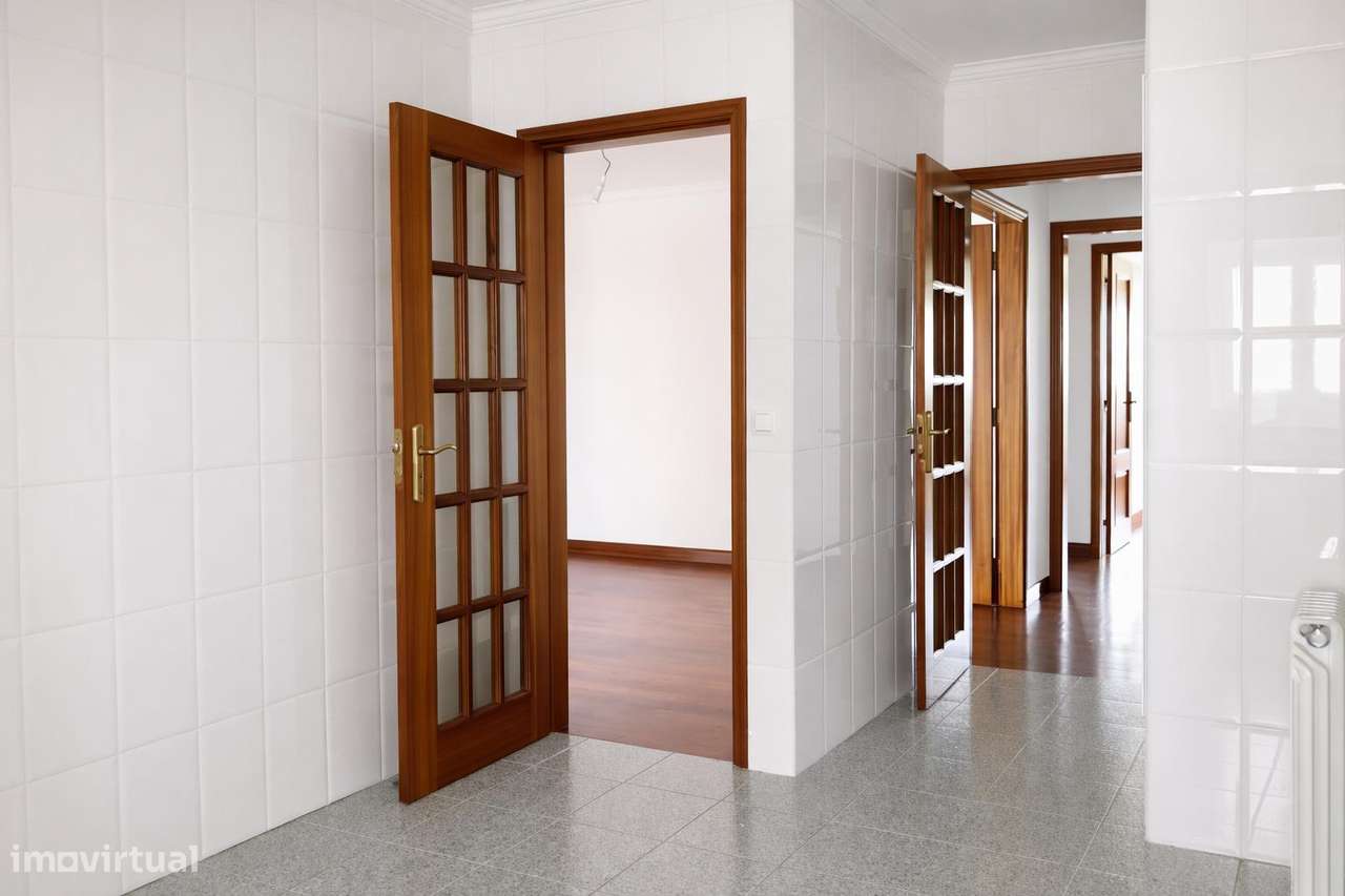 T3 COM VARANDA E VISTA RIA | GARAGEM E ARRUMOS | BARROCAS - AVEIRO - Grande imagem: 5/20