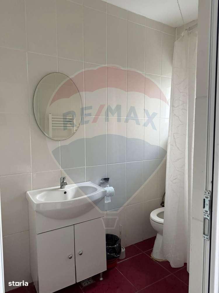 Casă / Vilă cu 8 camere de vânzare în zona Central-17