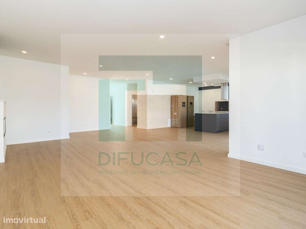 Moradia Isolada T4 com Piscina e Garagem no centro de Azeitão - PRO... - Grande imagem: 4/46