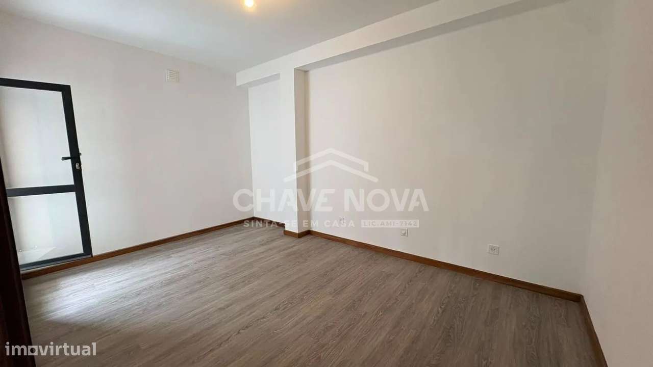 PS - Apartamento T3 Renovado, 3 Frentes, Terraço, Garagem, junto à VL8-15