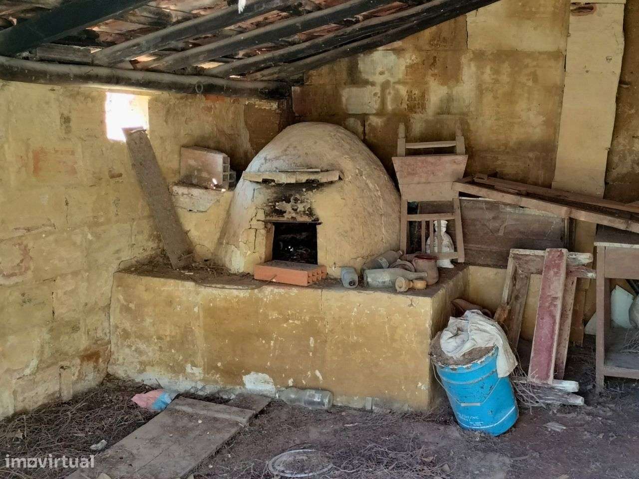 Moradia T1 com 345 m2 de terreno - Grande imagem: 3/20