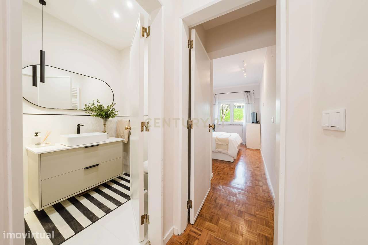 T4 luminoso com varanda ampla a 5 minutos da estação de Monte Abraão-14