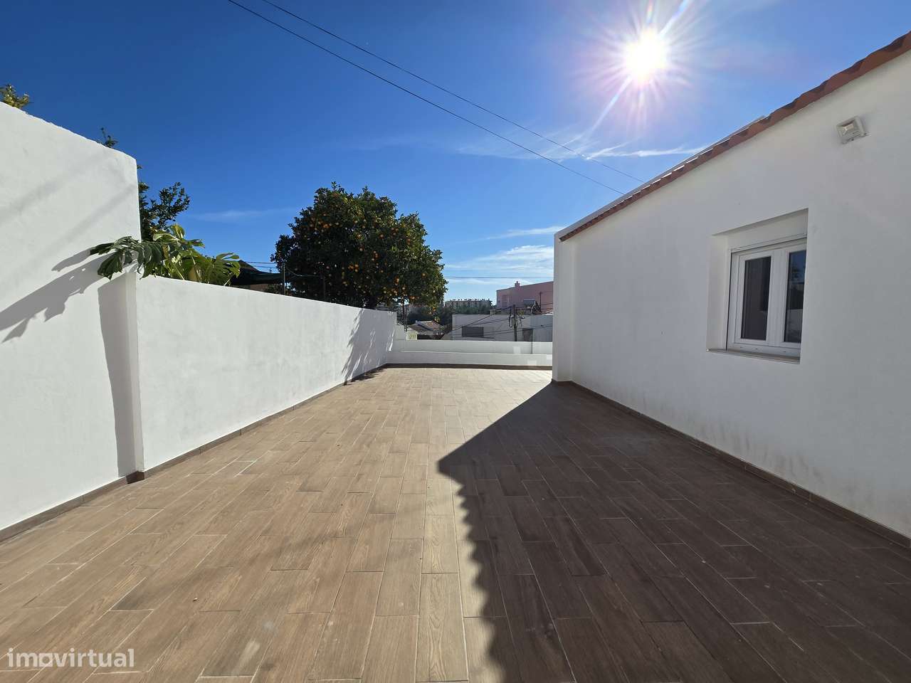 Fantástica Moradia T2 Totalmente Renovada, Independente em Setúbal-33