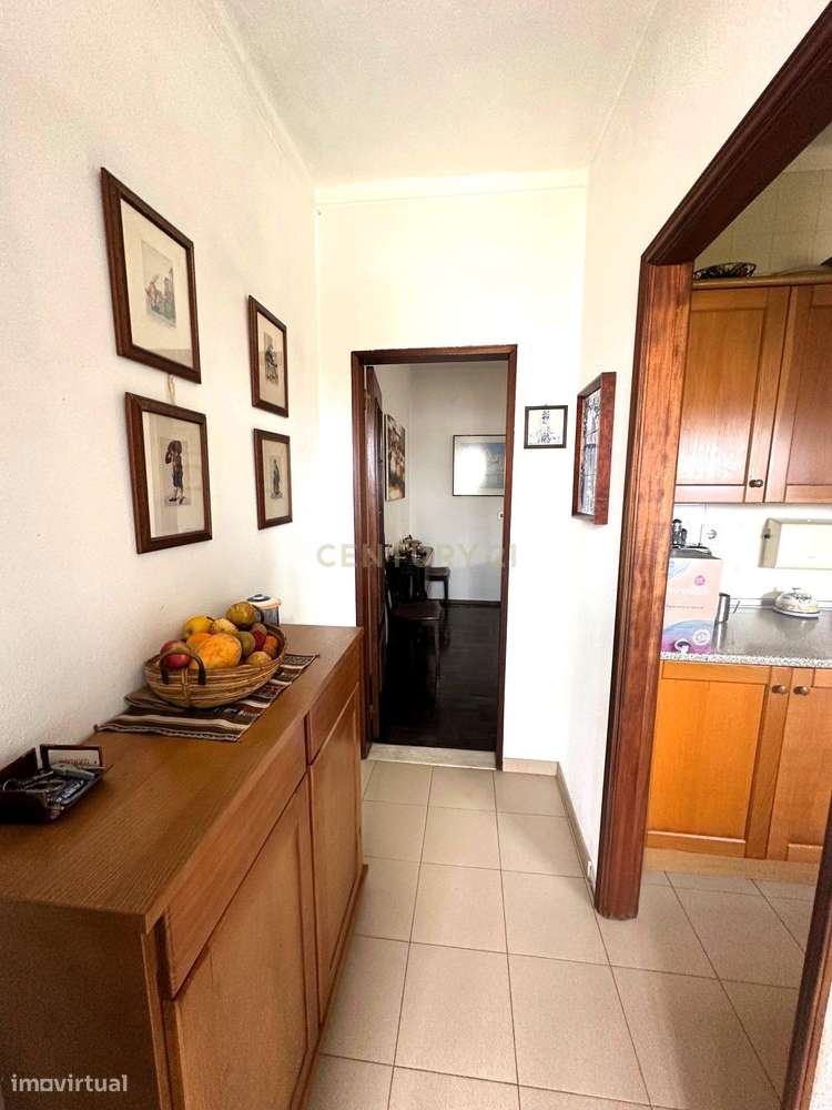 CAPARIDE-Moradia com 3 apartamentos independentes-27