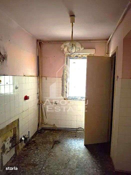 Apartament cu 3 camere, decomandat, centrala proprie,Spitalul Judetean - Imagine principală: 5/8