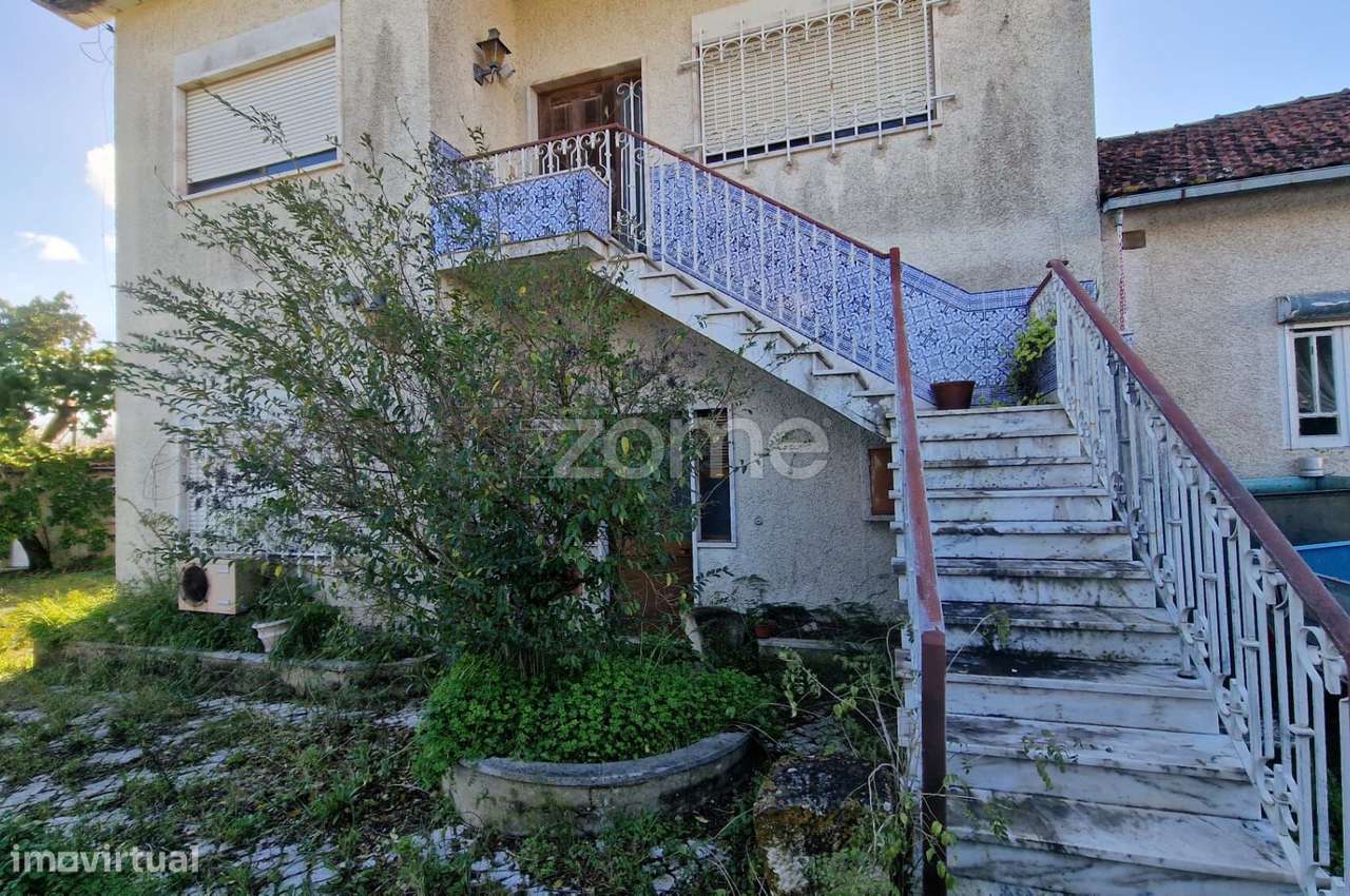 Moradia T4 para restaurar. - Grande imagem: 2/36