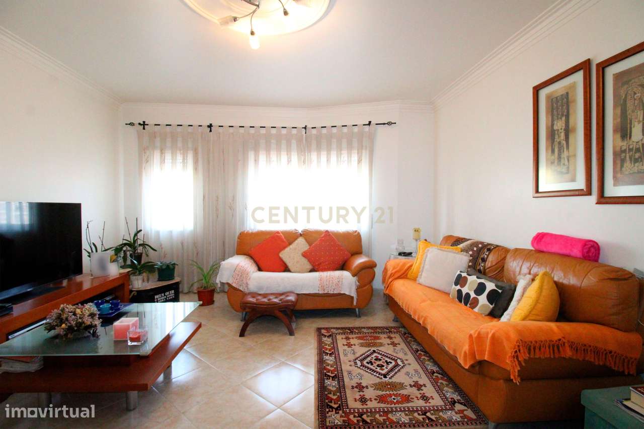 Apartamento T3 em  Santa Marta Do Pinhal com Parqueamento e Arrecadaçã - Grande imagem: 4/31