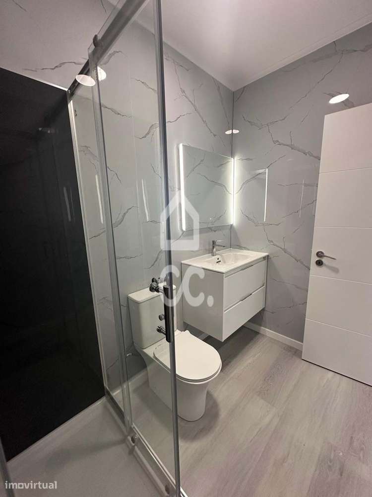 Apartamento T2 remodelado com arrecadação - Oeiras-15
