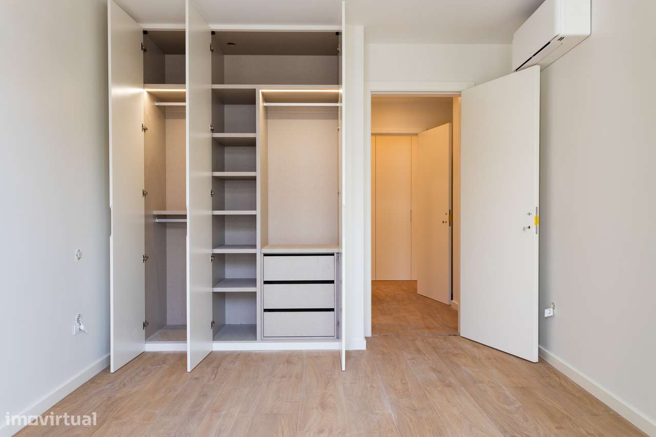 Apartamento T3 Novo a Estrear | 3 Suites | Vista Rio | Garagem Box | C-26