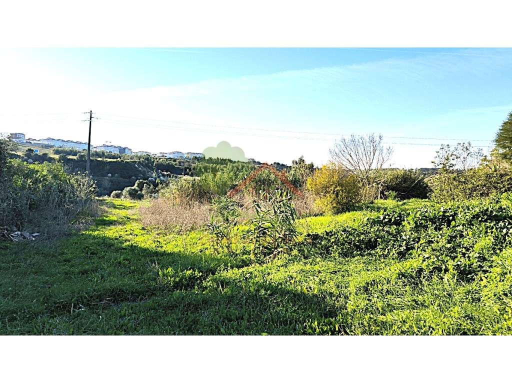 Terreno urbano para construção de 4 moradias com PIP-10